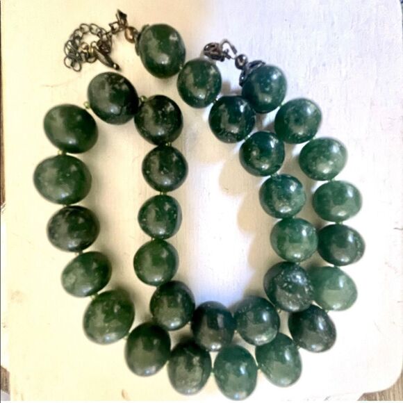Green quartz beaded necklace and earrings set - Picture 11 of 13